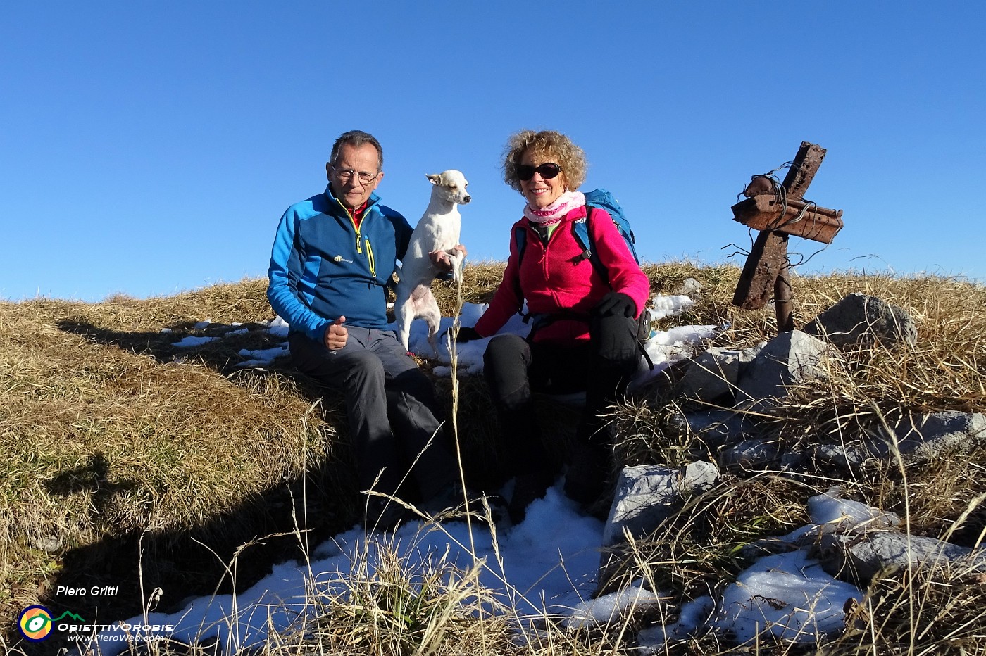 73 Alla Cima Pezzadello (2240 m) dove cadde l'aereo americano.JPG